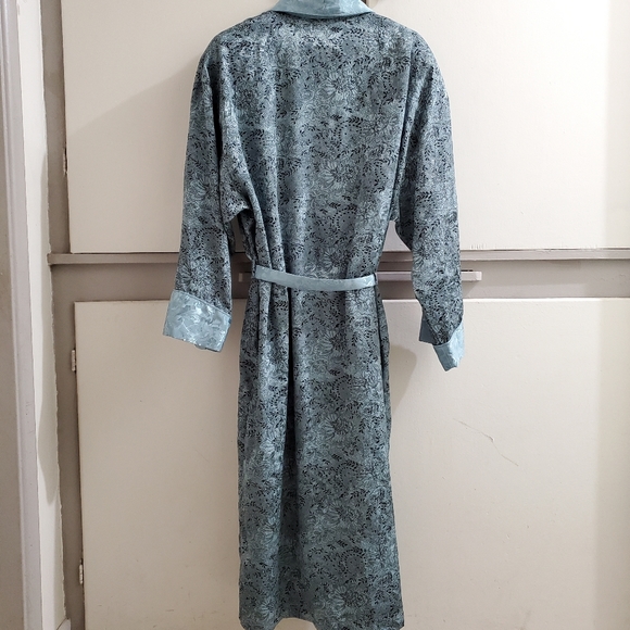 Victoria's Secret Robe - Picture 6 of 8